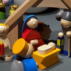 Weihnachtskrippe mit Holzfiguren