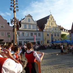 Das Bild zeigt den Wemdinger Marktplatz.