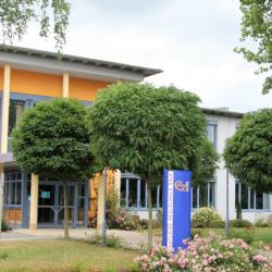 Das Bild zeigt die Realschule in Rain. 