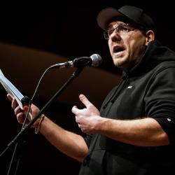 Jens Hoffmann mit Mikrofon