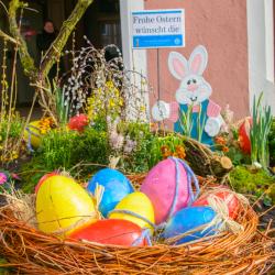 Osterbeet vor dem Tanzhaus