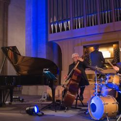 Jazztrio und Orgelspieler