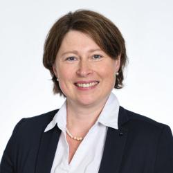 Das Bild zeigt Claudia Marb, die 1. stellvertretende landrätin.