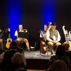 von links: Christoph Werani, Lexi, (H. Schmid), Josef Basting, Werner Briegel, Michael Bürle, Rosi Gritschneder