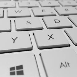 Das Bild zeigt einen Teil einer Computer-Tastatur 