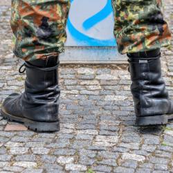 Das Bild zeigt einen Bundeswehrsoldaten.