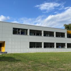 Das Bild zeigt die Pflegefachschule in Donauwörth.