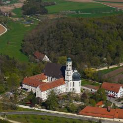 Das Bild zeigt das Kloster Maihingen.