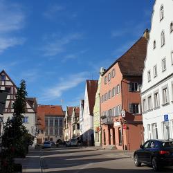 Das Bild zeigt die Schloßstraße in Oettingen.