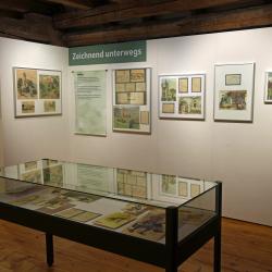 Einblick in die Sonderausstellung „Gezeichnet B. Fischer“.