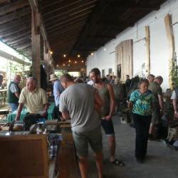 Besucher des Jägertages in der Bädleschwaige