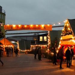 Das Bild zeigt den Stark-Weihnachtsmarkt in Auhausen.