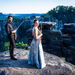 Das Bild zeigt "The Twiolins", welche am 31.08.2022 beim Violinfestival ihren Auftritt haben.