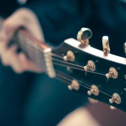 Gitarre spielen 