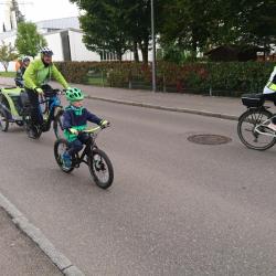 Nicht immer ist radeln so sicher und macht so viel Spaß wie bei der Kiddical-Mass-Demo im September.