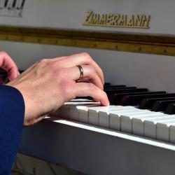 Klavierspieler.