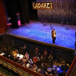 Eine Cabaret Bühne.