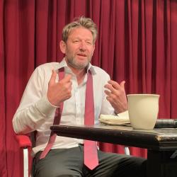 Ingolstädter Schauspiel Toni Schatz, als Alan Green.