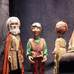 Ein Puppentheater.
