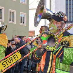 Die Alm Gugga aus Mönchsdeggingen verzaubern mit ihrer Musik die Faschingsumzüge der Region.
