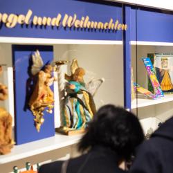 Jetzt gibt es auch eine Führung durch die Sonderausstellung „Engel – Himmlische Heere und irdische Bilder“ im Museum KulturLand Ries.