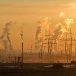 Klimaschutz Abgase einer Industrielandschaft