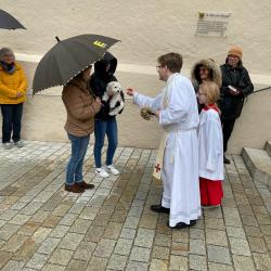 Haustiersegnung auf dem Salvatorplatz.