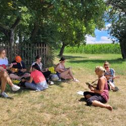 Die Ruine in Übersfeld ist einer der schönen Plätze wo bei der Uke-Wanderung musiziert wird.