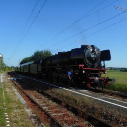 Die Strecke von Oettingen bis Nördlingen wird mit dem historischen Dampfzug zurückgelegt.
