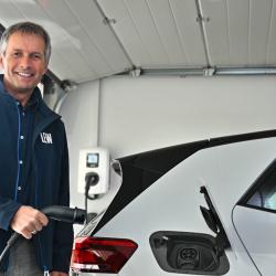 Experten informieren vor Ort: LEW Energieladen Donauwörth lädt ein zum „Tag der Elektromobilität“.