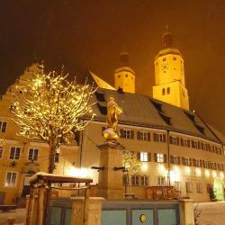 DAs Bild zeigt Wemding im Advent.