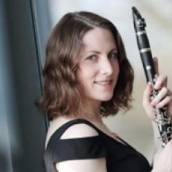 Susanne Geuer spielt die Klarinette des Duos "Zwei + Eins".
