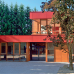 Gebäude der Montessori-FOS Wertingen.