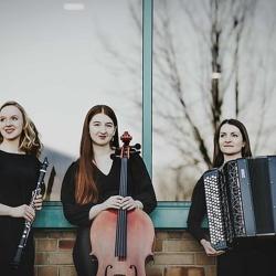 Paula Breland, Jennifer Aßmus und Anna-Katharina Schau bilden das Trio Klangspektrum.