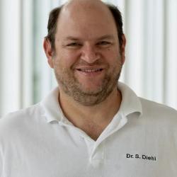 Stefan Diehl informiert über Behandlungsmöglichkeiten bei Hüft-Verschleiß.