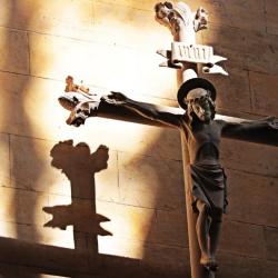 Das Bild zeigt ein christliches Kreuz. 