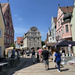 Das Bild zeigt Impressionen vom Donauwörther Maimarkt 2024.