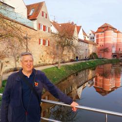 Das Bild zeigt Gästeführer Karl-Heinz John