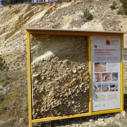 Schautafel in den ehemaligen Steinbrüchen am Glaubenberg