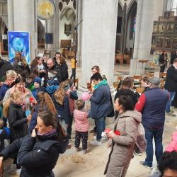 Anschließender Imbiss bei der letzten Kirche Kunterbunt an Ostern mit den großen und kleinen Gottesdienstbesuchern.