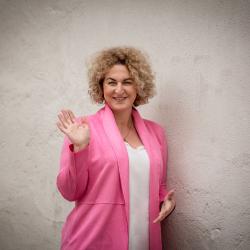 Die Heilpraktikerin, Osteopathin und Babyschlafberaterin Sandra Eireiner.