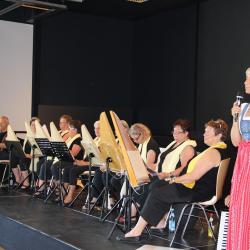 Volksliedersingen im B+ Zentrum.