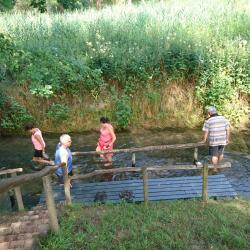 Am Natur-Kneipp-Becken gibt es auf dem Weg nach Höchstädt eine willkommene Erfrischung für die Radler.