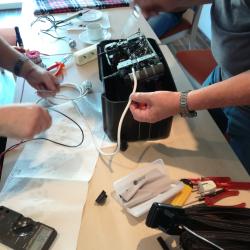 Hilfreicher Austausch im Repair-Café in Meitingen.
