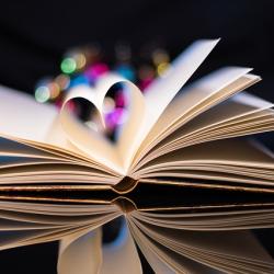 aufgeschlagenes Buch