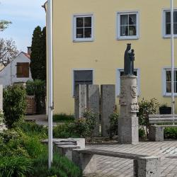 Der Nadlerbrunnen in Rögling.