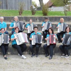 Mitgliederinnen und Mitglieder des Akkordeonorchesters Mertingen