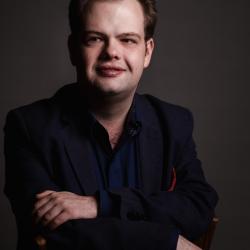 Das Bild zeigt Simon Holzwarth.