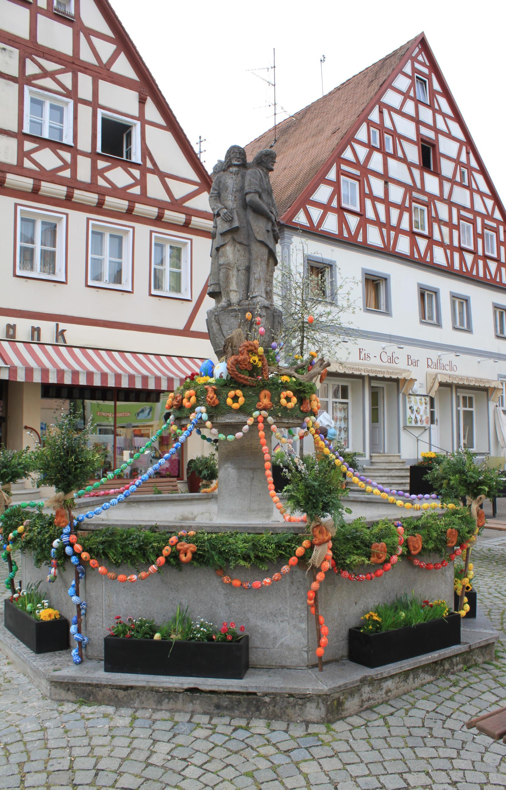 Osterbrunnen in Oettingen vom 8. bis 23. April 2017OettingenDonau