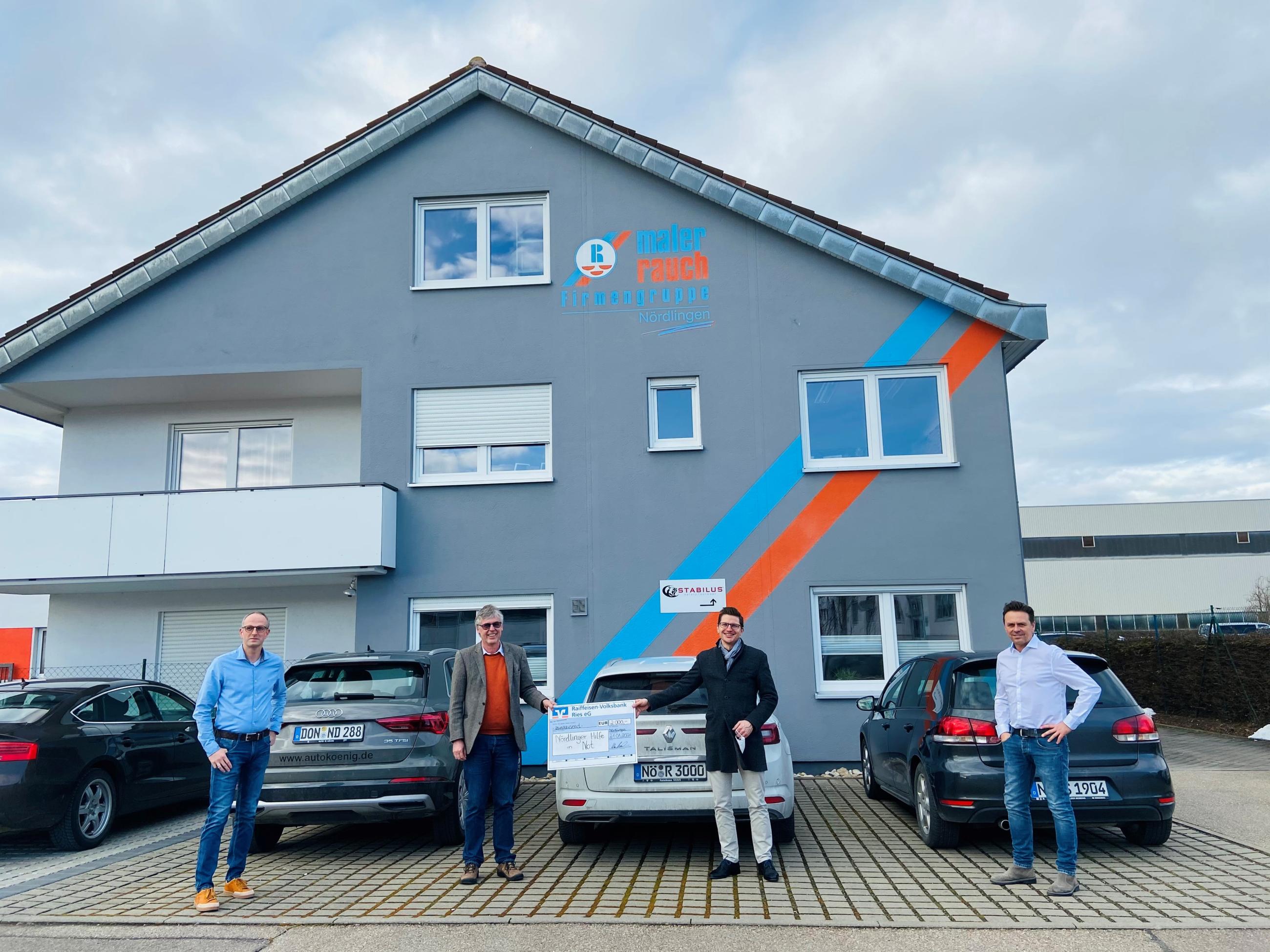 Maler Rauch Nordlingen Gmbh Spendet 2 000 Euro Fur Nordlinger Hilfe In Not Nordlingen Donau Ries Aktuell